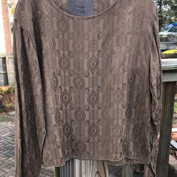 Tan long sleeve pullover Top with side slits at bottom. - Picture 5 of 5